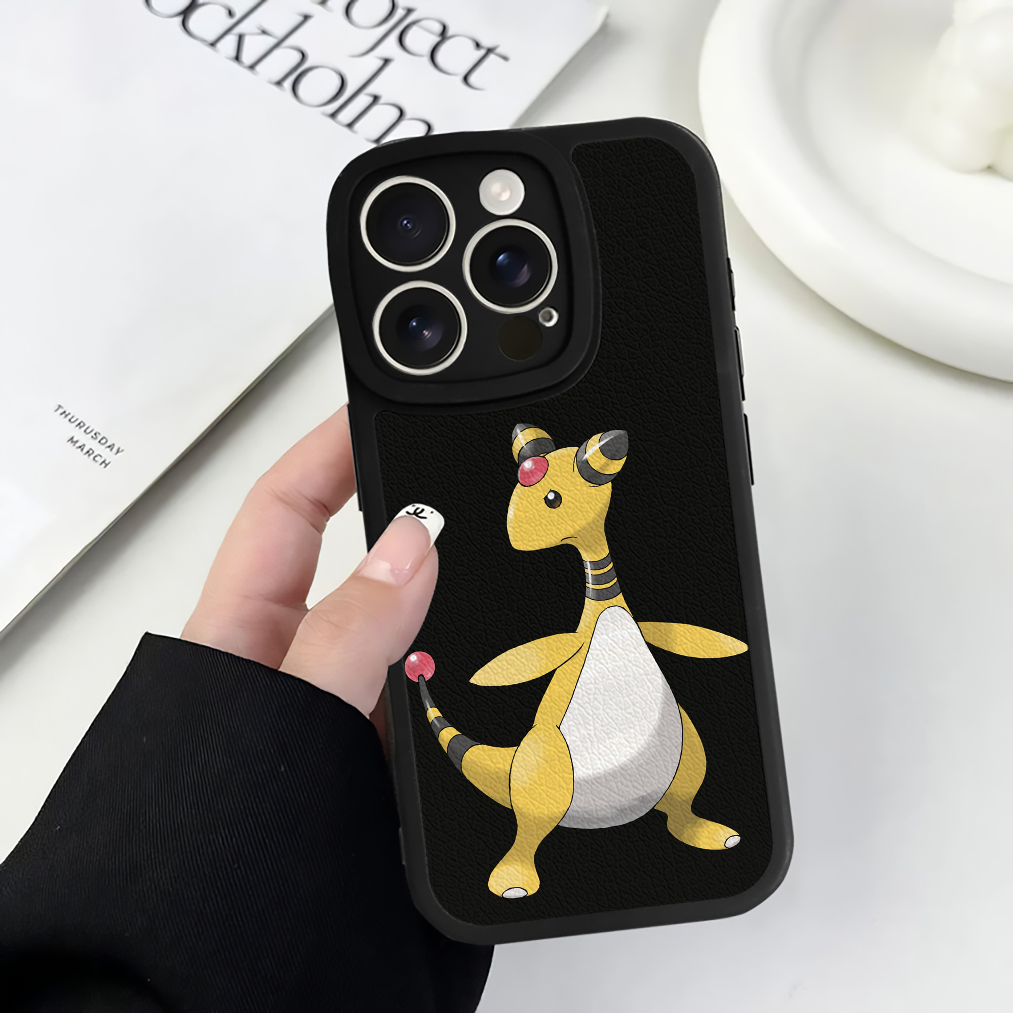 （画像用） ポケットモンスター Pokémon 【iPhone 16シリーズ対応】シリコンスマホケース（レザー調） 材質：シリコン